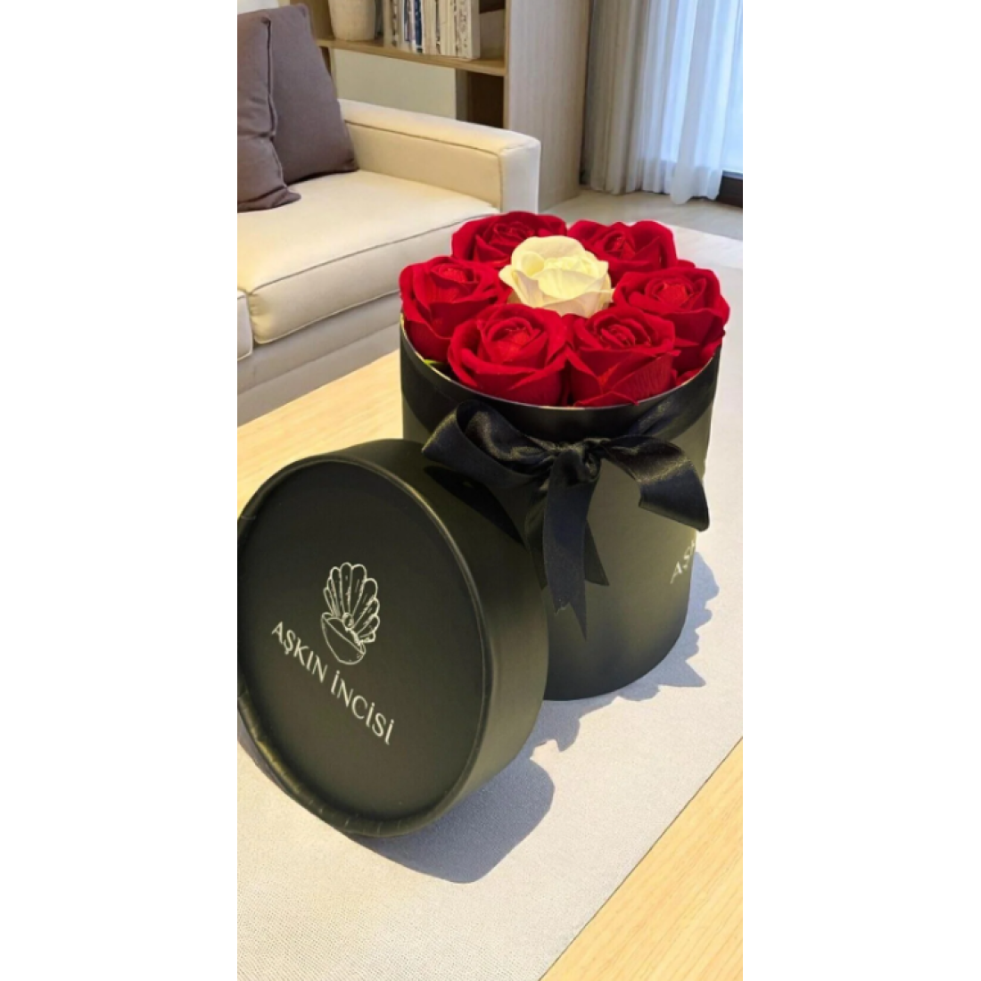 CAPSULE Hediyelik Çiçek Sevgiliye Özel Hediye Gül Kutu Kırmızı Doğum Günü Sepeti Kız Arkadaşa Sevgili Anneye