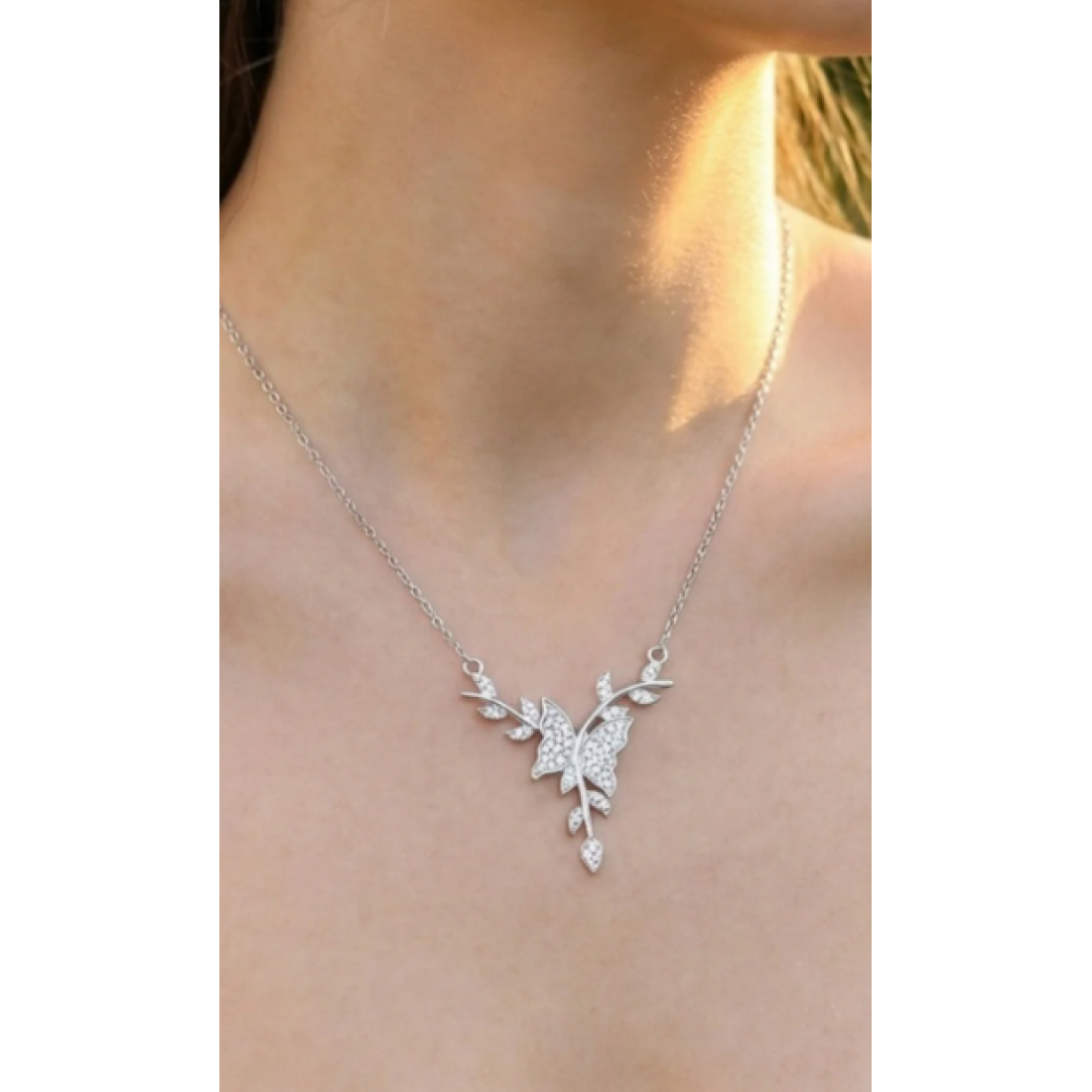 Lucente Jewellery Işıklı Hediye Kutulu Daldaki Kelebek 925 Ayar Gümüş Kaplama Sevgililer Günü Kelebekli Kadın Kolye